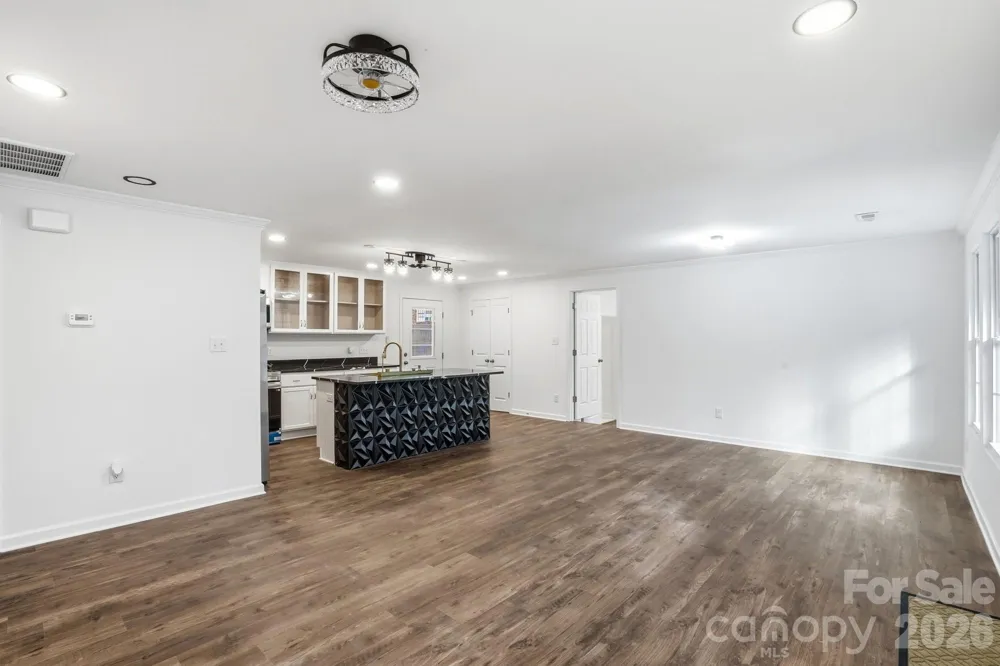 704 W Border Street Dallas, NC 28034
