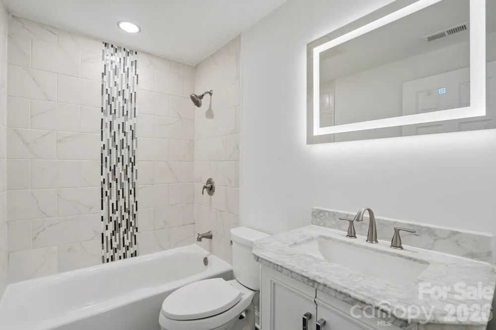 704 W Border Street Dallas, NC 28034