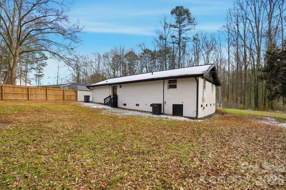 704 W Border Street Dallas, NC 28034