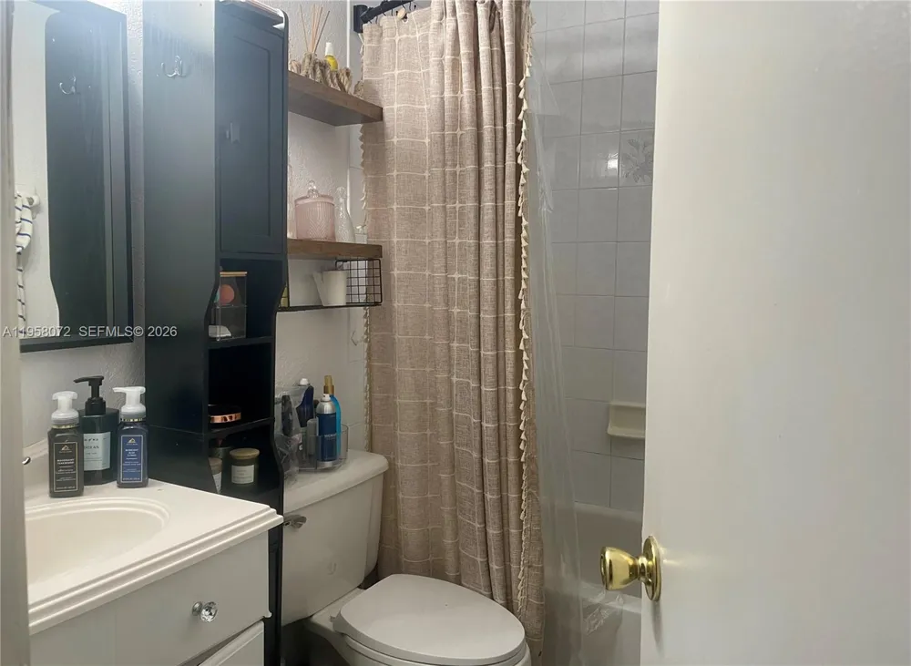 8851 NW 119th St #6102 Hialeah Gardens, FL 33018