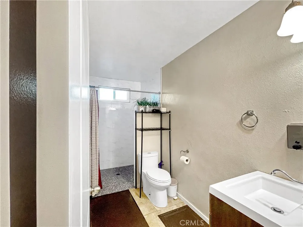 4084 W 137th #B Hawthorne, CA 90250