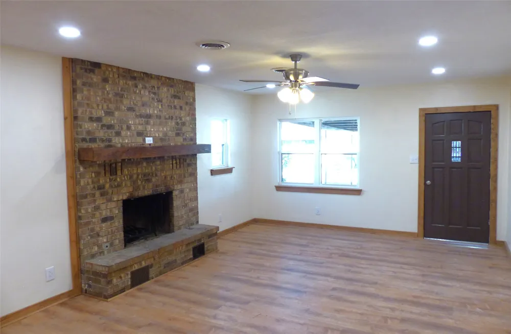 1922 S Pine Brady, TX 76825
