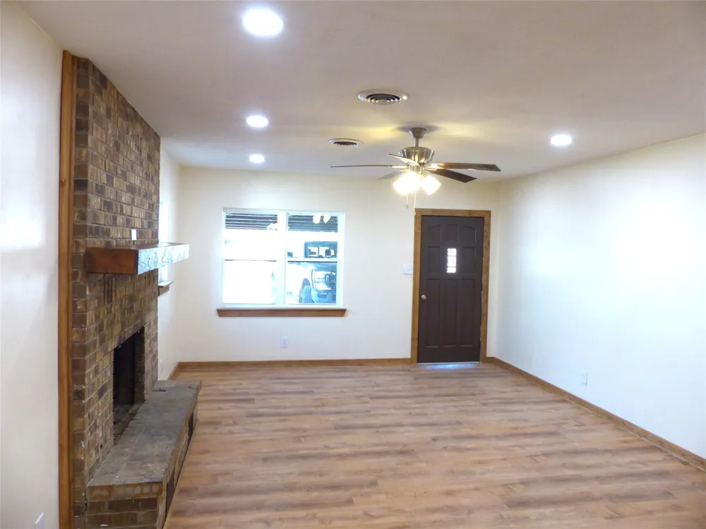 1922 S Pine Brady, TX 76825
