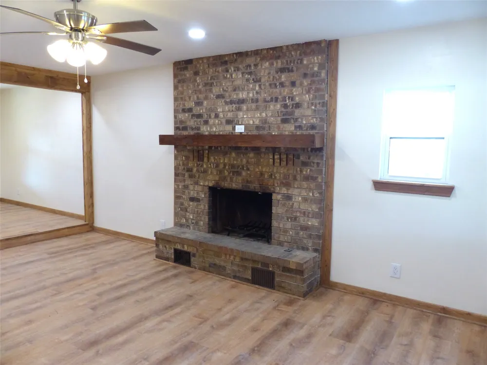 1922 S Pine Brady, TX 76825