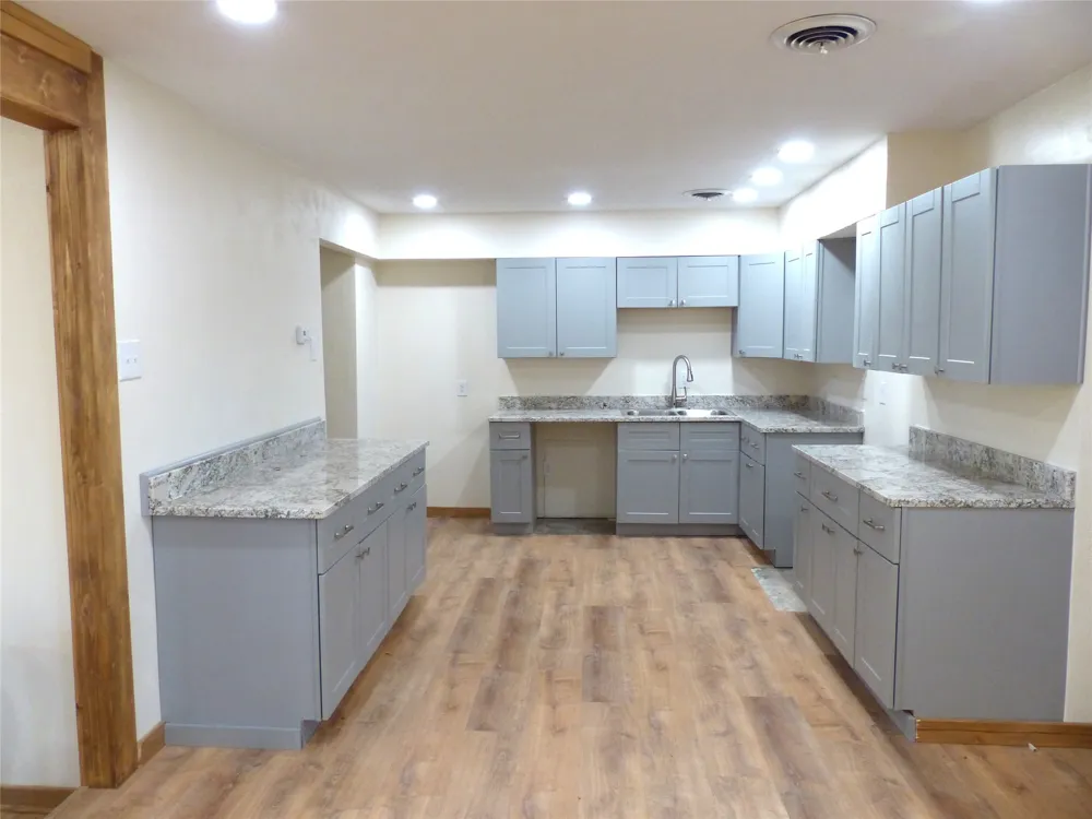 1922 S Pine Brady, TX 76825
