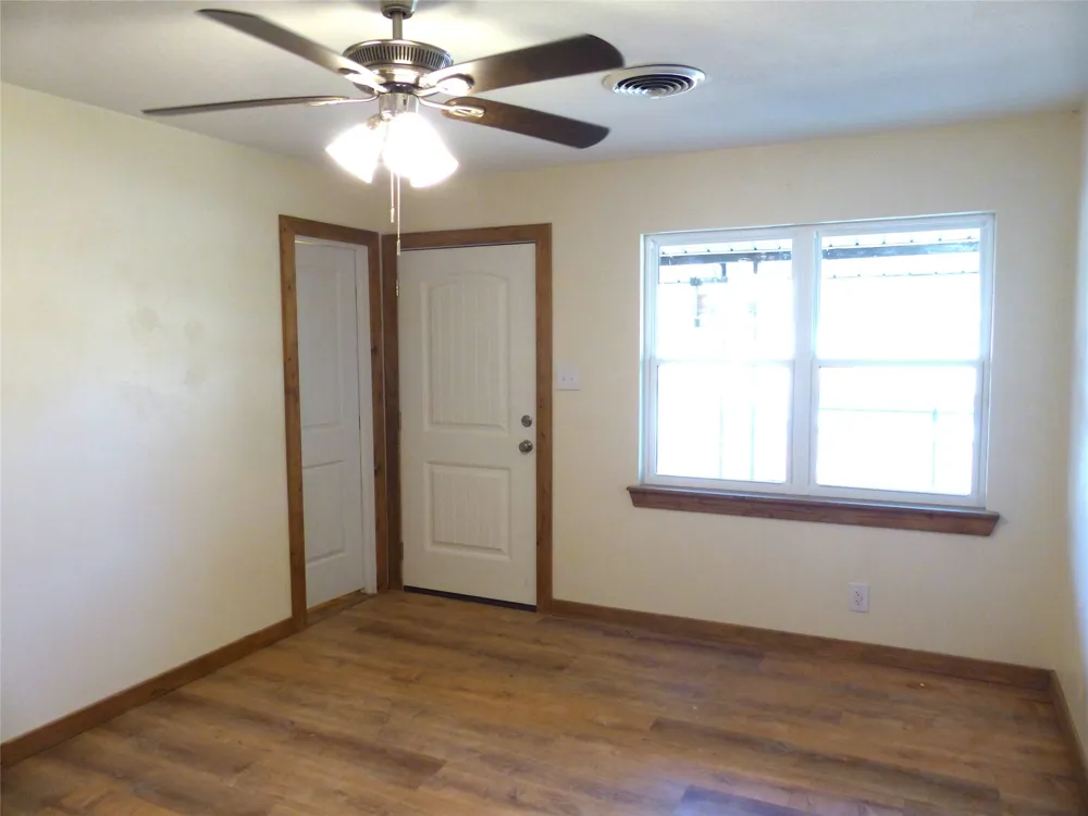 1922 S Pine Brady, TX 76825