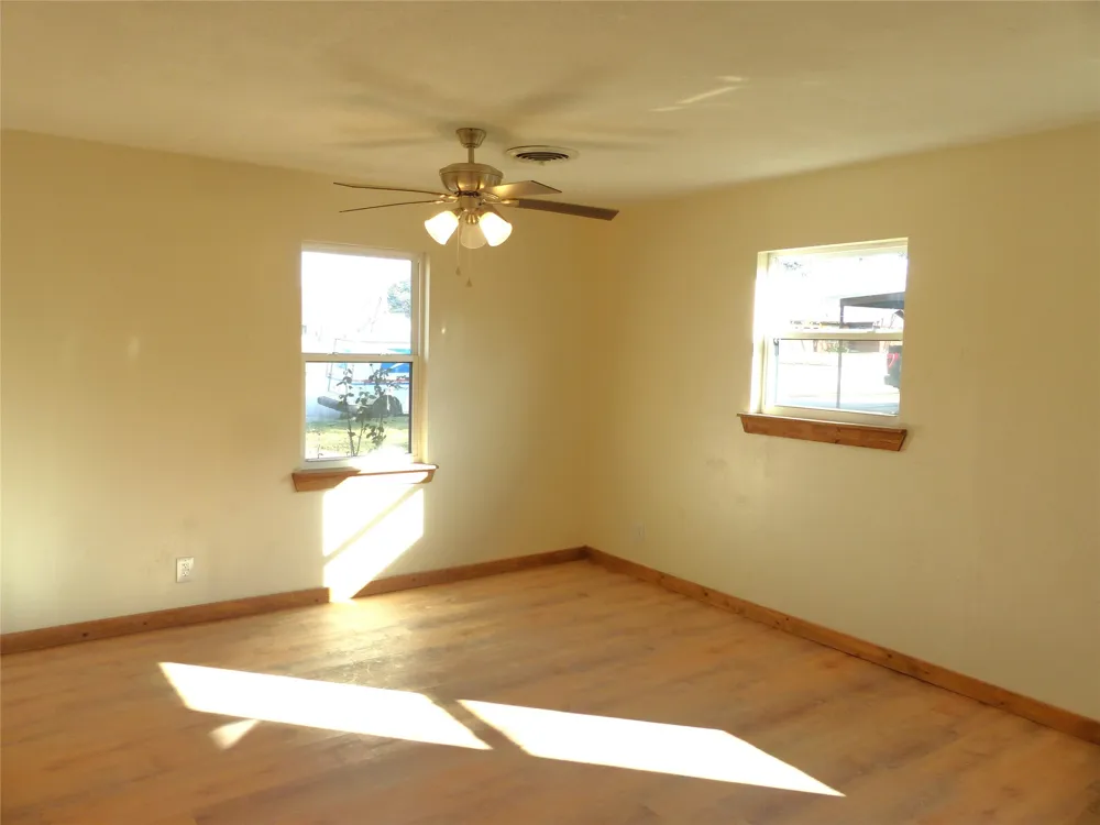 1922 S Pine Brady, TX 76825