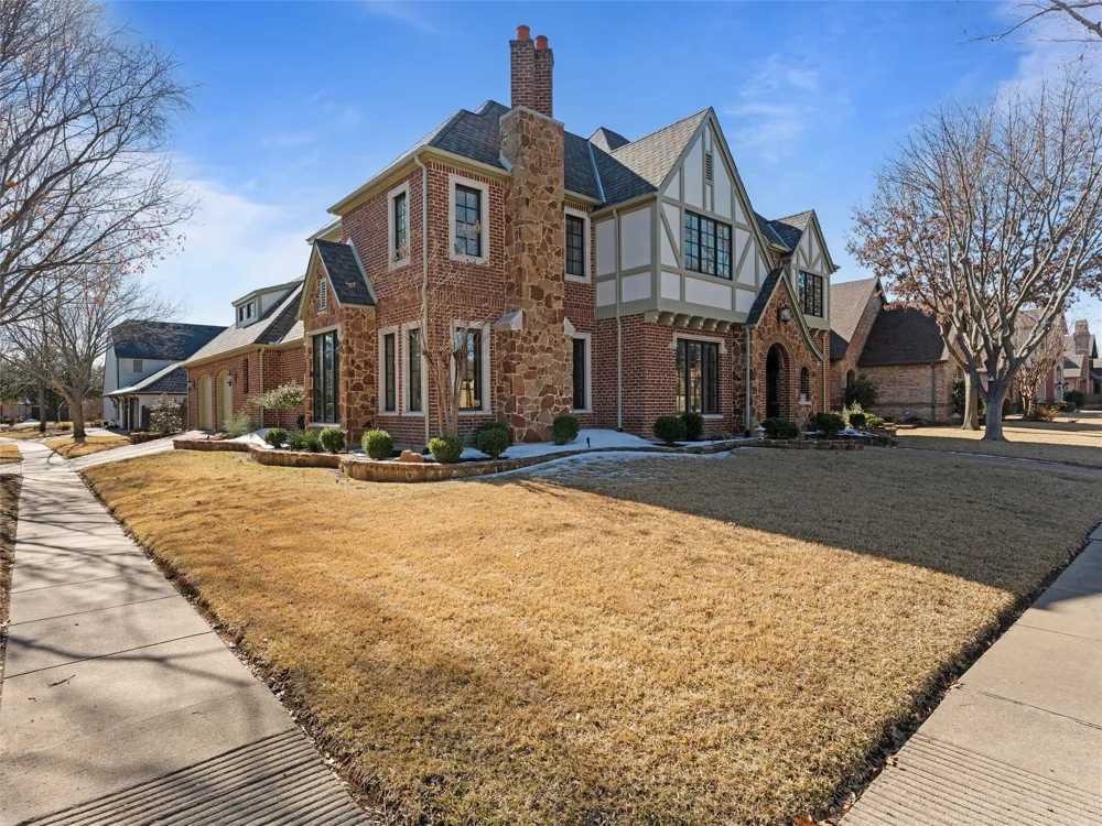 2114 Castle Creek Drive