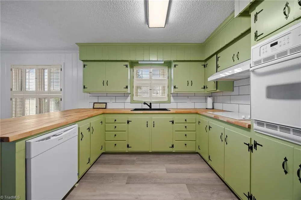2969 Piney Mountain Road Walnut Cove, NC 27052