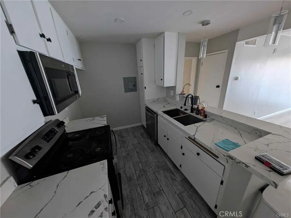 5460 White Oak Avenue #C302