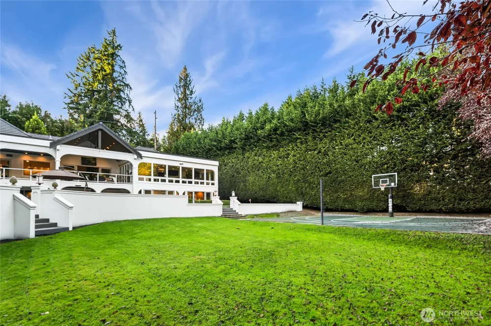 3026 140th Avenue NE Bellevue, WA 98005