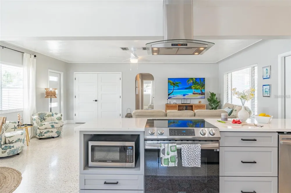1473 DURLING DRIVE S South Pasadena, FL 33707