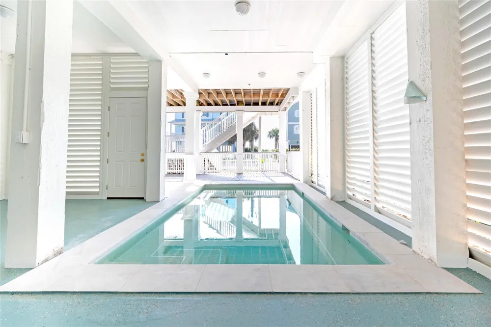 11610 Beachside Galveston, TX 77554