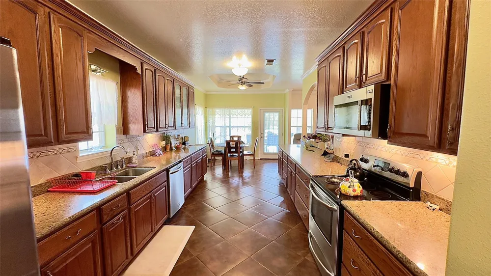 6161 County Road 3385 Lovelady, TX 75851