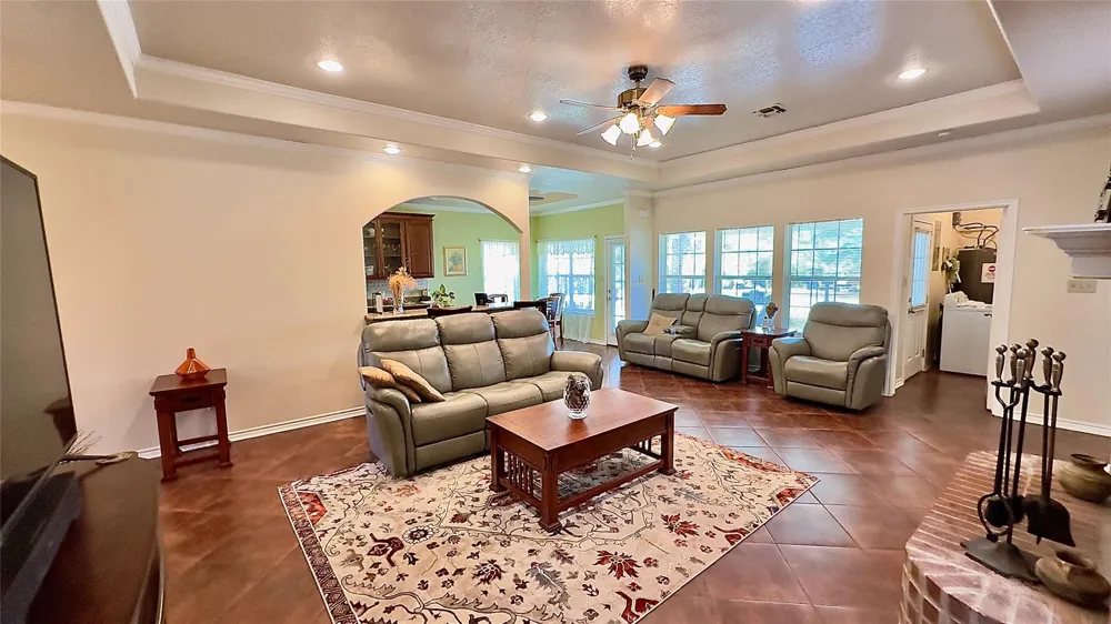 6161 County Road 3385 Lovelady, TX 75851