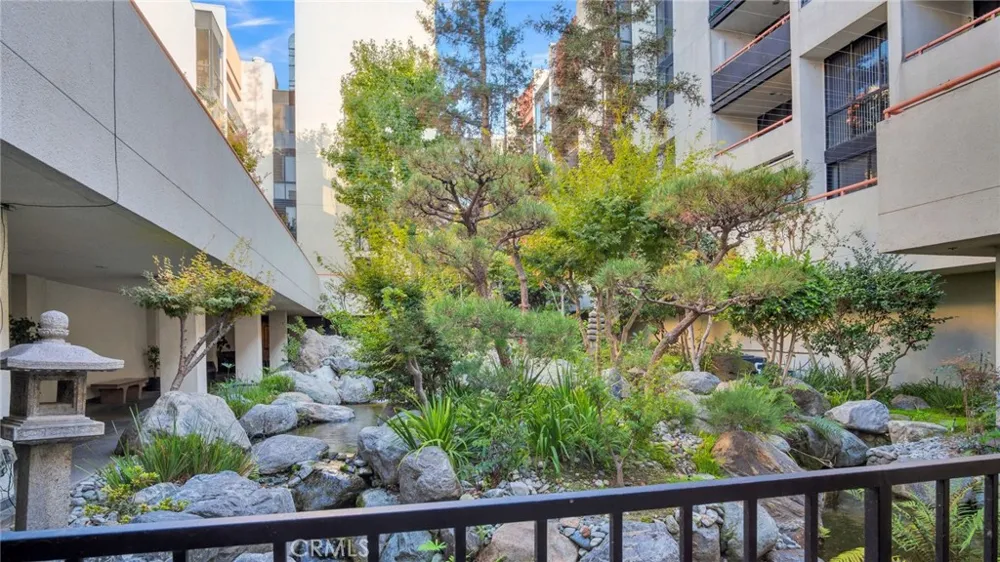 222 S Central #432 Los Angeles, CA 90012