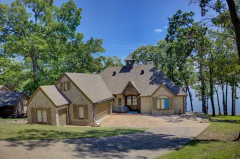 451648 S 451648 Black Hawk Circle