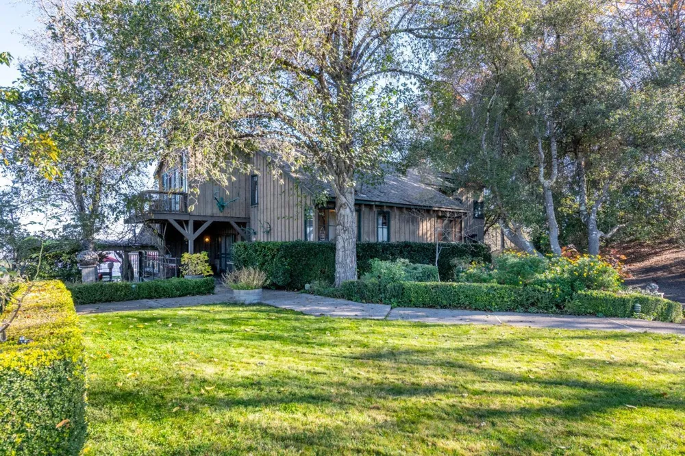4040 Spring Mountain Road St. Helena, CA 94574