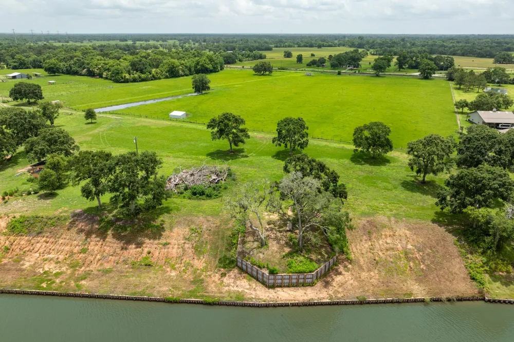 3 County Road 344 Sweeny, TX 77480