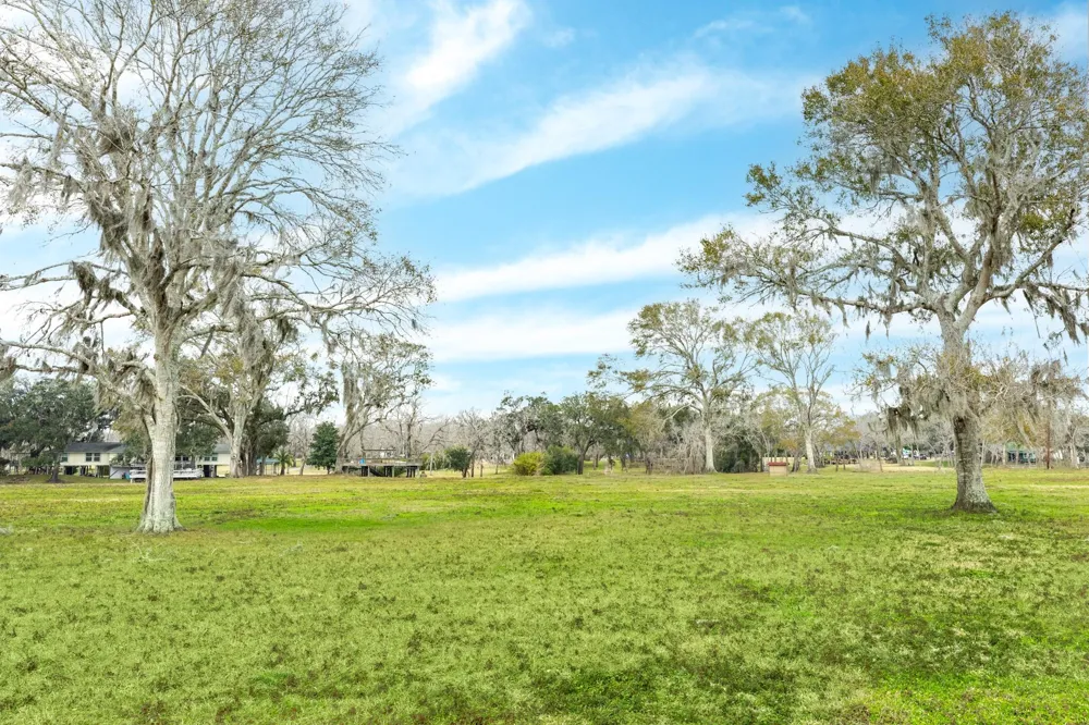 3 County Road 344 Sweeny, TX 77480
