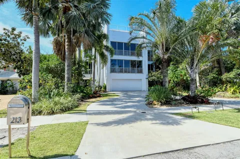 213 WASHINGTON DRIVE