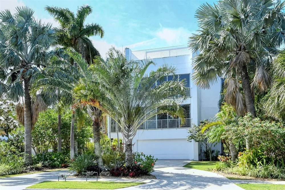 213 WASHINGTON DRIVE Sarasota, FL 34236