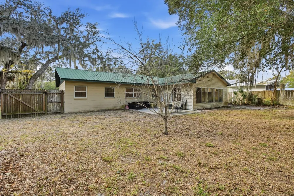 133 CRESTWOOD AVENUE Palatka, FL 32177
