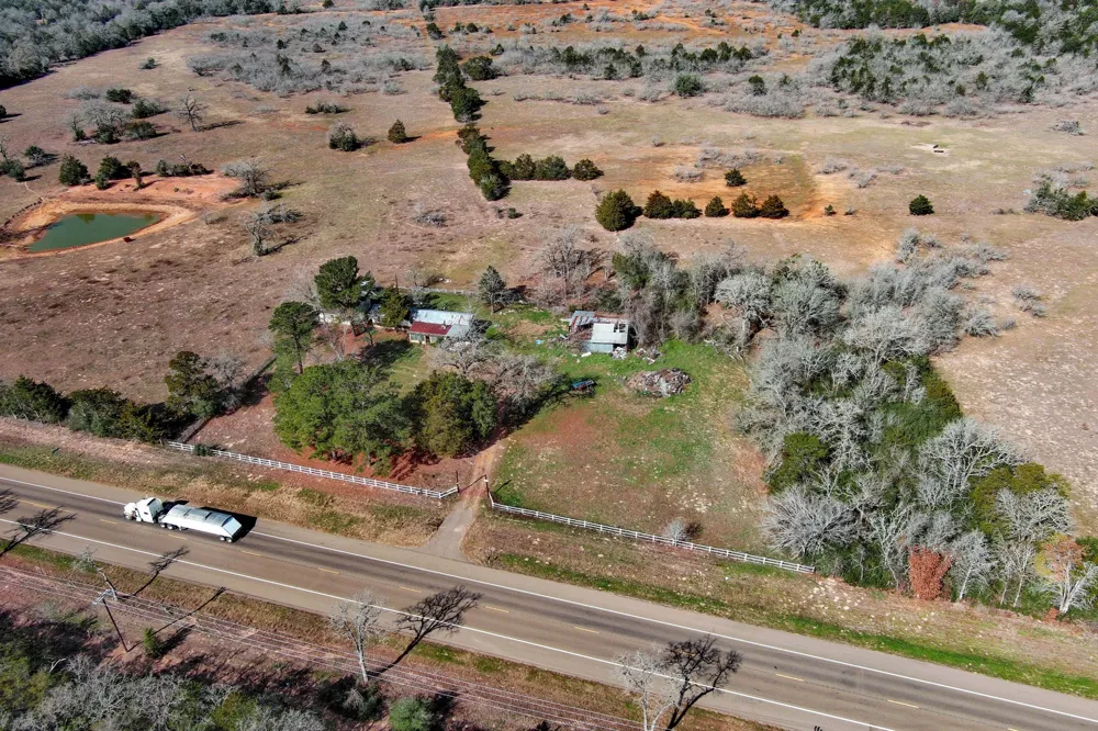 3628 S Highway 304 Rosanky, TX 78953