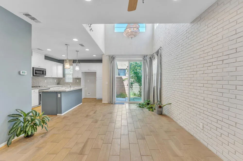 232 Paseo Gusto #122