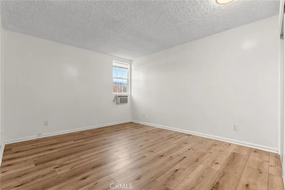 8649 Sunland Boulevard #5 Sun Valley, CA 91352