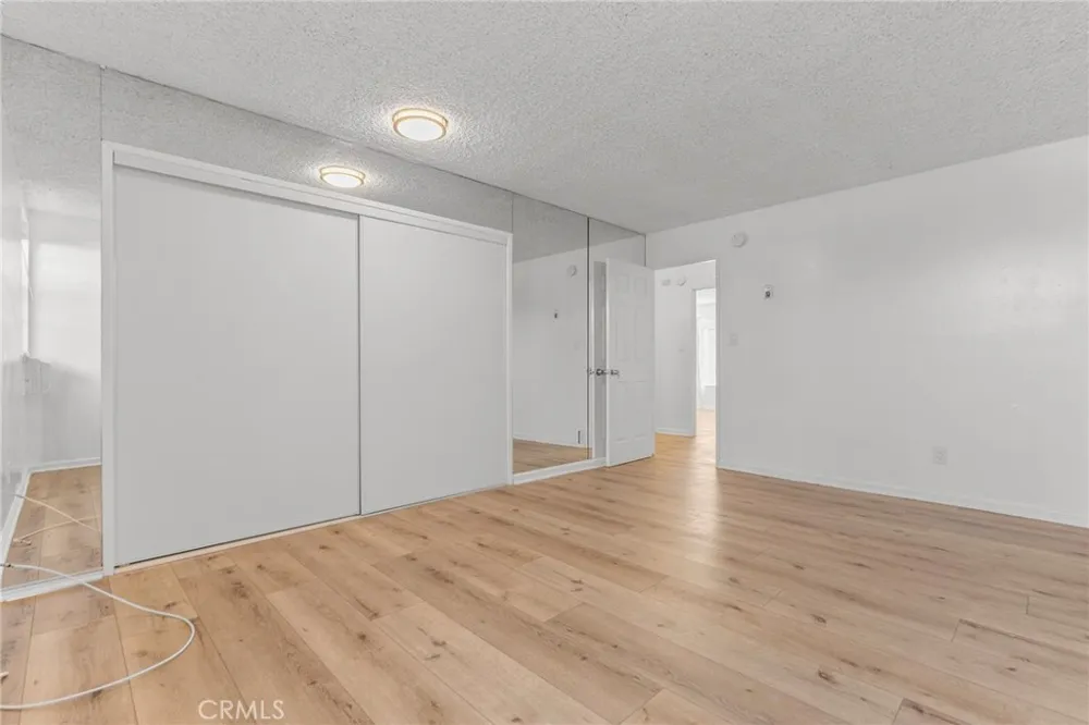 8649 Sunland Boulevard #5 Sun Valley, CA 91352