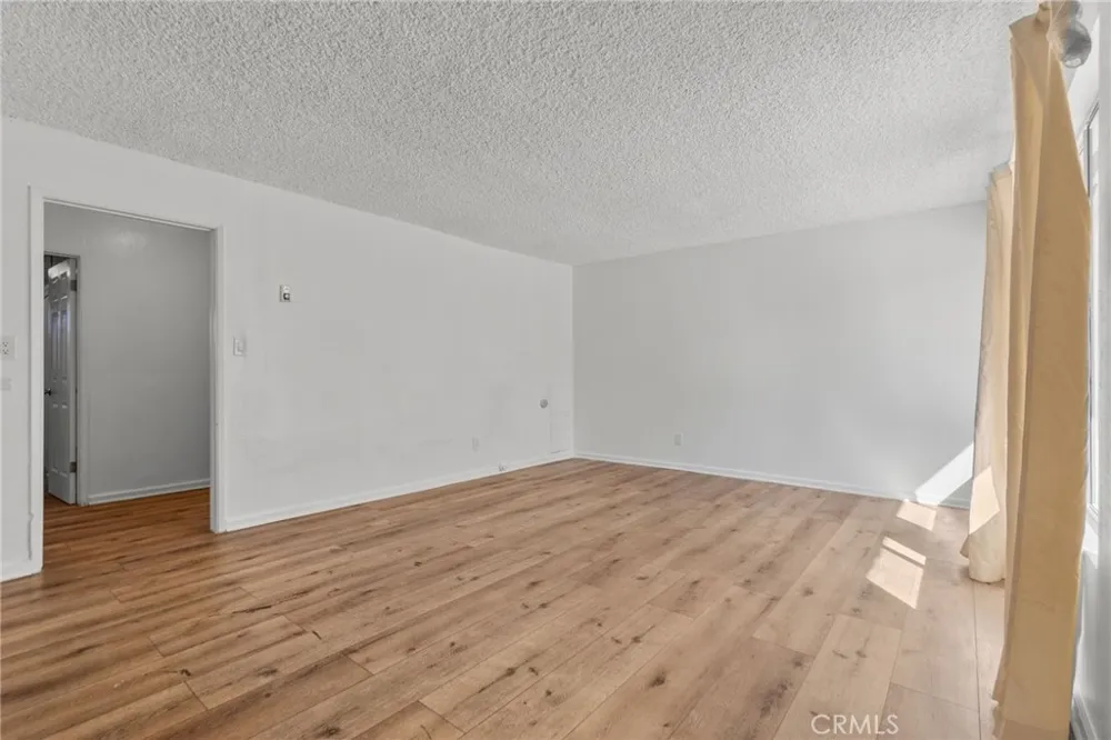 8649 Sunland Boulevard #5 Sun Valley, CA 91352