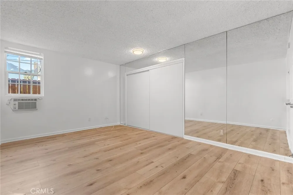 8649 Sunland Boulevard #5 Sun Valley, CA 91352