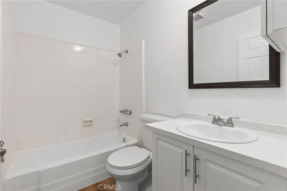 8649 Sunland Boulevard #5 Sun Valley, CA 91352