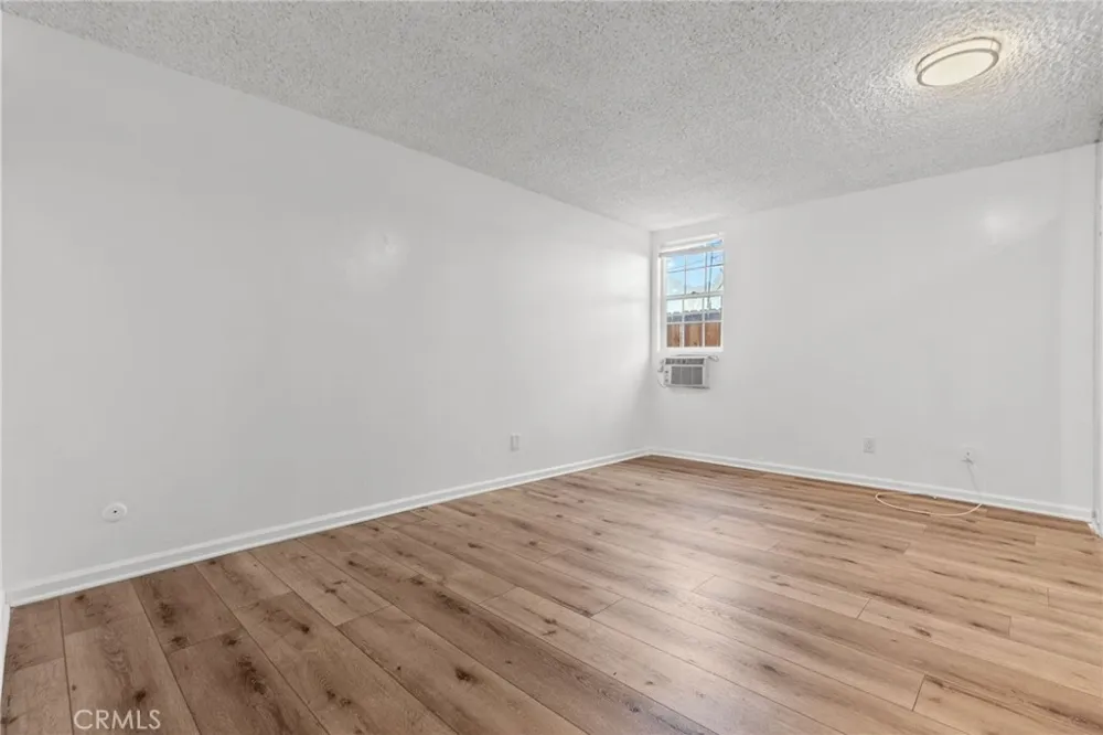 8649 Sunland Boulevard #5 Sun Valley, CA 91352
