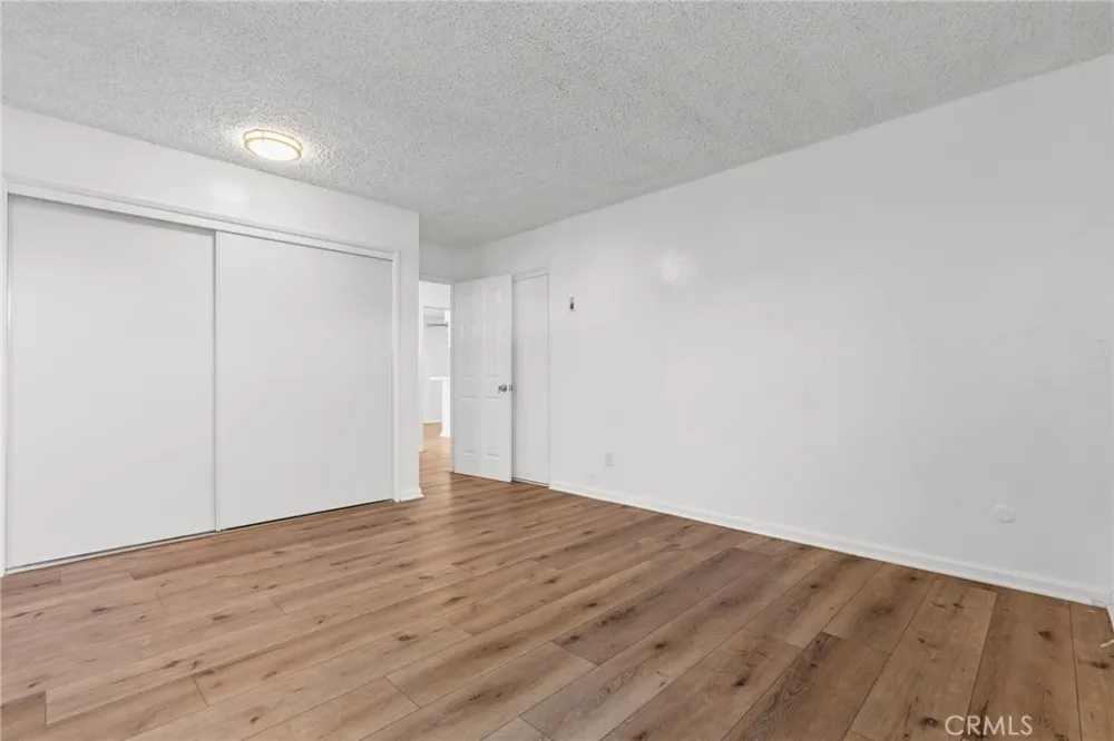 8649 Sunland Boulevard #5 Sun Valley, CA 91352