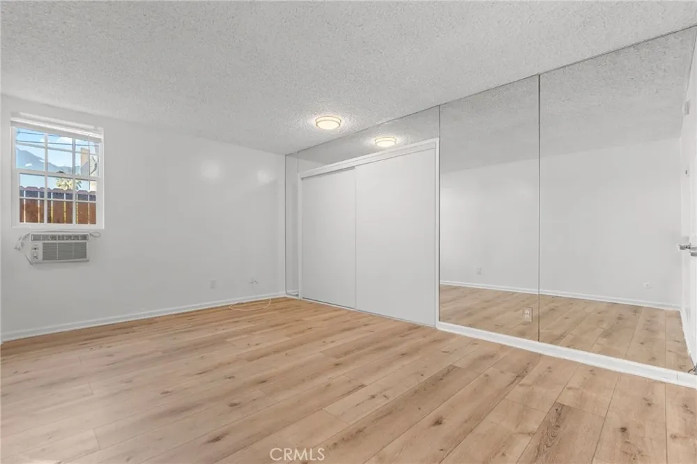 8649 Sunland Boulevard #5 Sun Valley, CA 91352