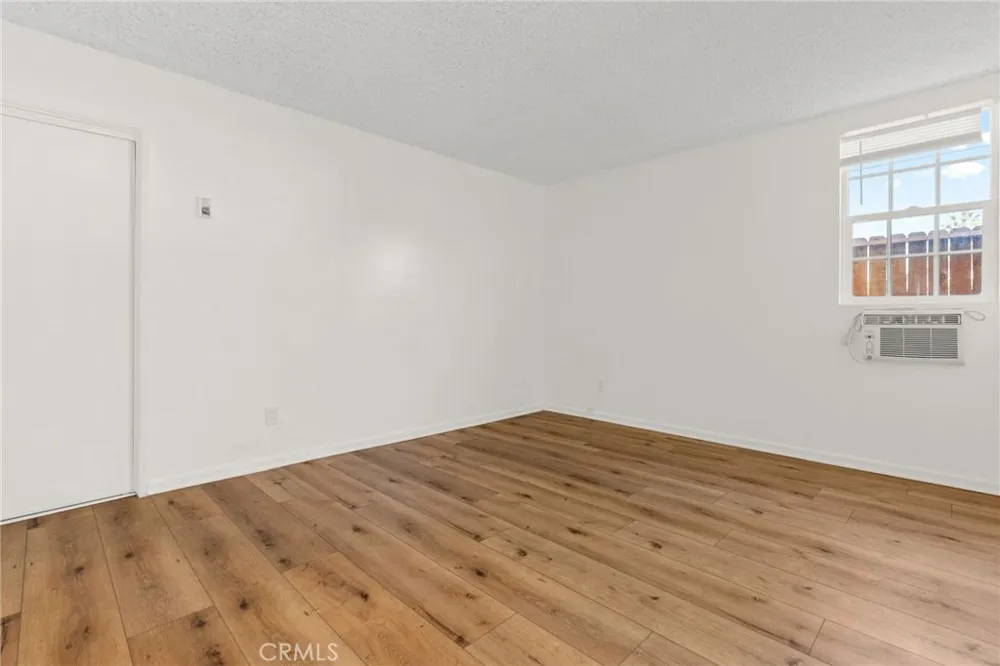 8649 Sunland Boulevard #5 Sun Valley, CA 91352