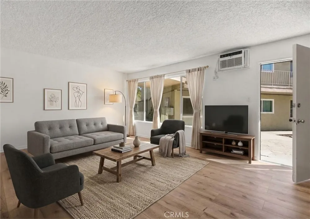8649 Sunland Boulevard #5 Sun Valley, CA 91352