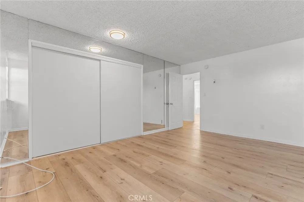 8649 Sunland Boulevard #5 Sun Valley, CA 91352