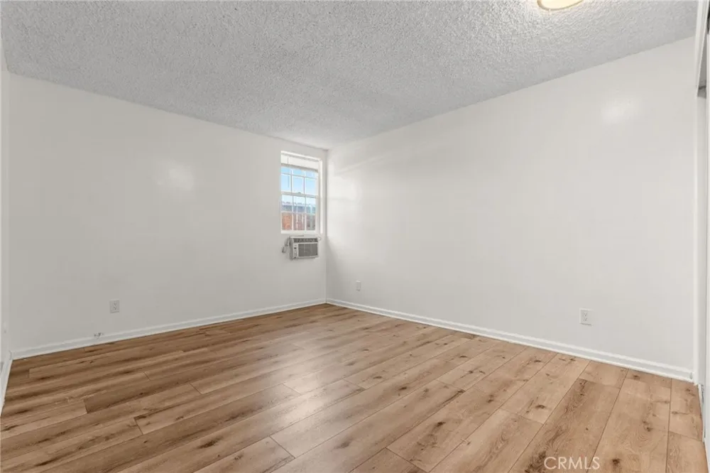 8649 Sunland Boulevard #5 Sun Valley, CA 91352