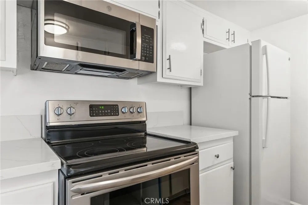 8649 Sunland Boulevard #5 Sun Valley, CA 91352
