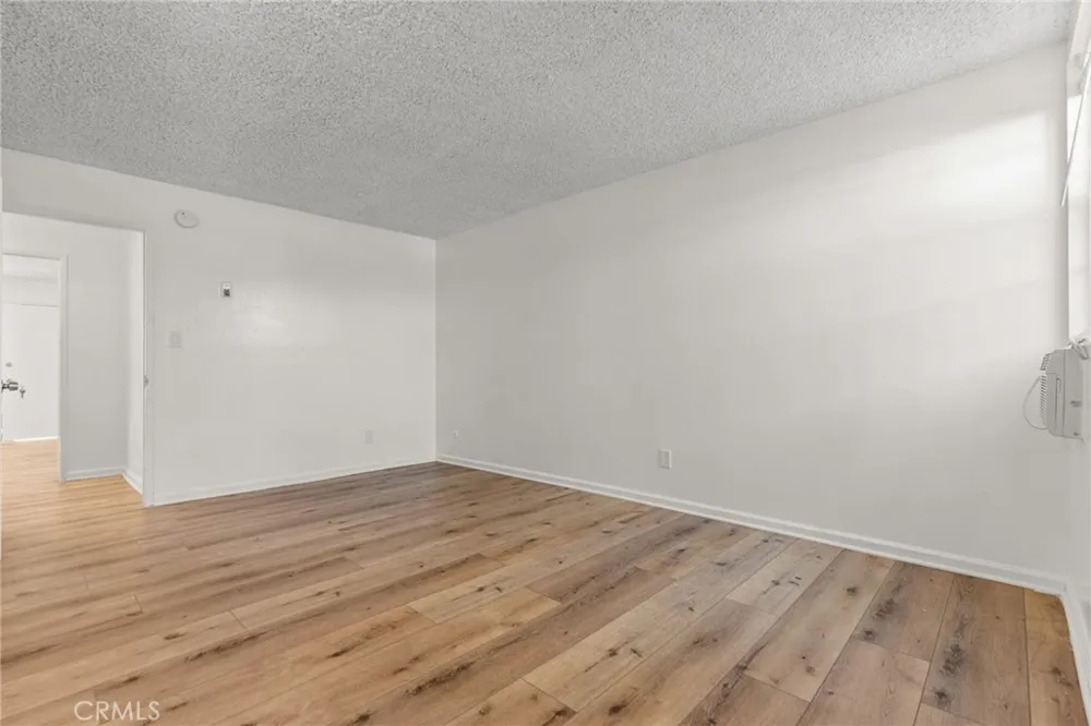 8649 Sunland Boulevard #5 Sun Valley, CA 91352