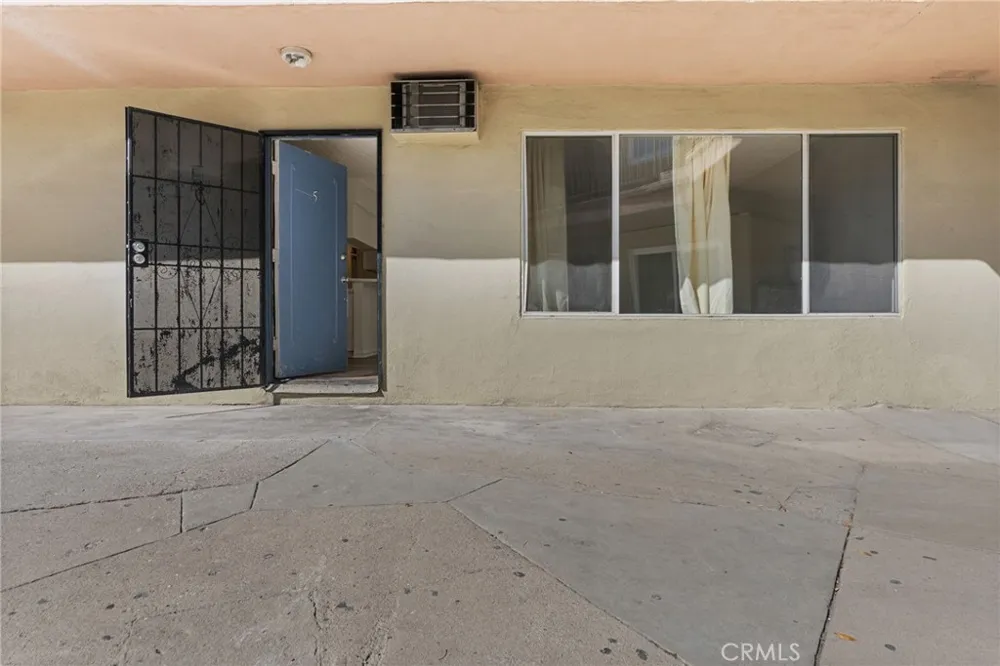 8649 Sunland Boulevard #5 Sun Valley, CA 91352