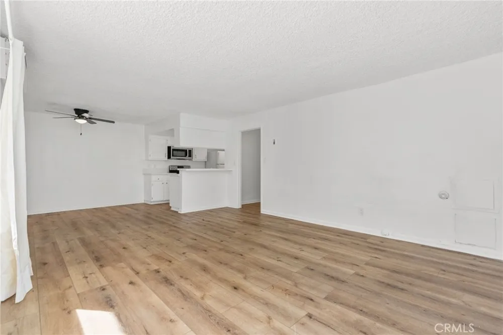 8649 Sunland Boulevard #5 Sun Valley, CA 91352