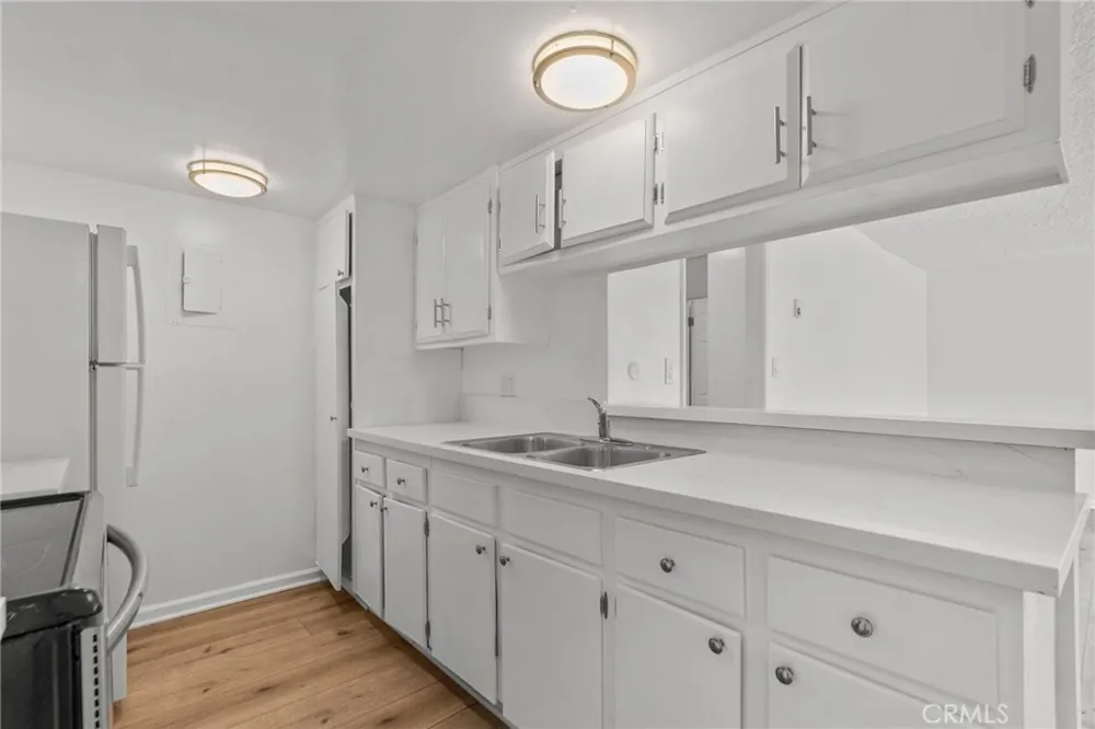 8649 Sunland Boulevard #5 Sun Valley, CA 91352
