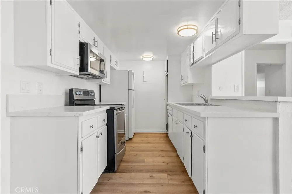 8649 Sunland Boulevard #5 Sun Valley, CA 91352