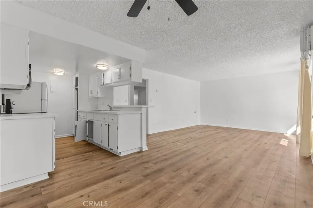 8649 Sunland Boulevard #5 Sun Valley, CA 91352