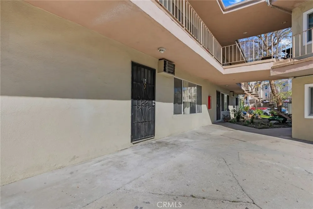 8649 Sunland Boulevard #5 Sun Valley, CA 91352