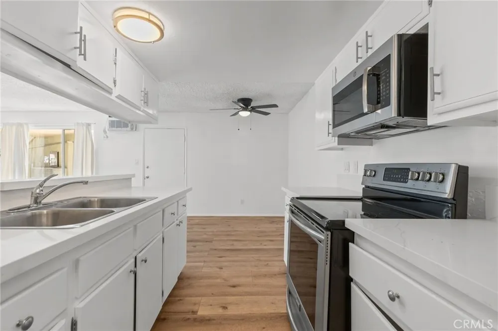8649 Sunland Boulevard #5 Sun Valley, CA 91352